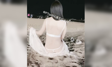 尤物反差婊，推特頂級美腿蜜臀小網紅-LC小狐狸 色女的膽子都是這么大嗎？公共場合如此暴露，大爺們的眼睛都翻直了小視頻集 (29)