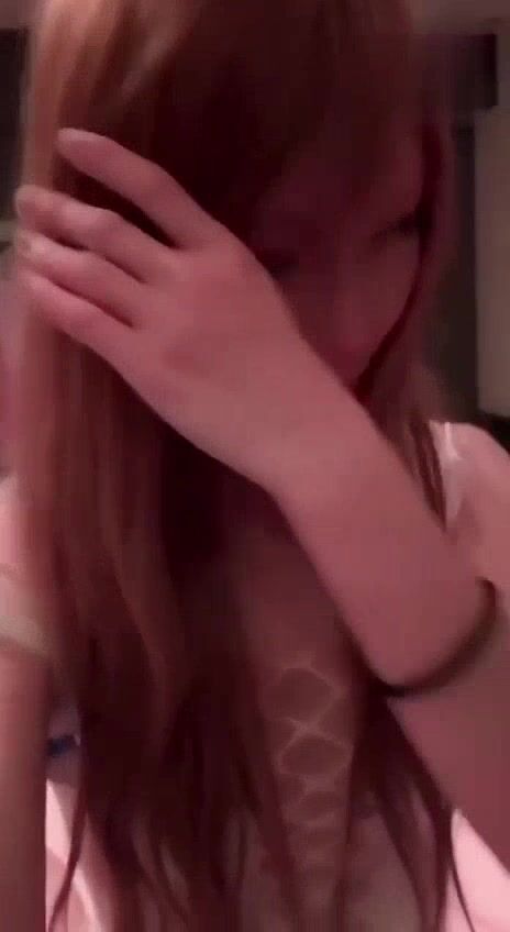 極品嫩妹貧乳嫩妹『笨趴』約炮島國某偶像團體成員 輪操他的小情人玲醬 高清 (37)