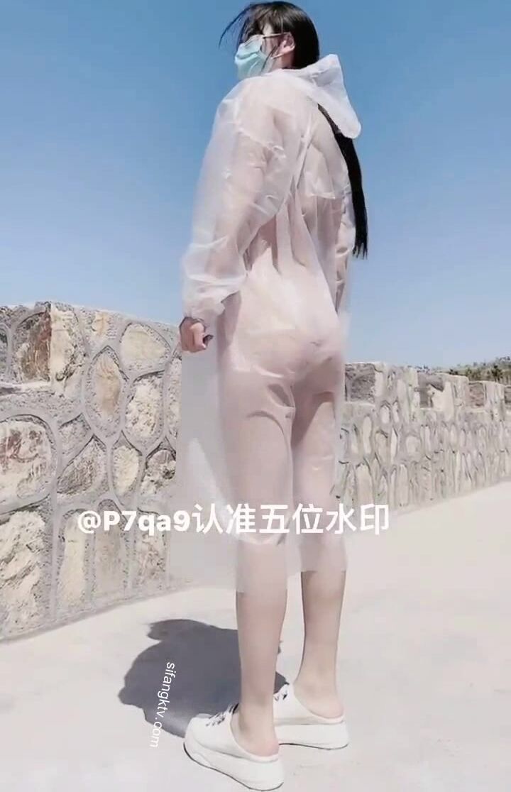 尤物反差婊，推特頂級美腿蜜臀小網紅-LC小狐狸 色女的膽子都是這么大嗎？公共場合如此暴露，大爺們的眼睛都翻直了小視頻集 (32)