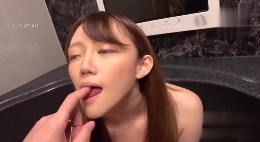 極品嫩妹貧乳嫩妹『笨趴』約炮島國某偶像團體成員 輪操他的小情人玲醬 高清 (32)