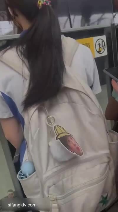 阿福頂臀：頂摸高中學生妹