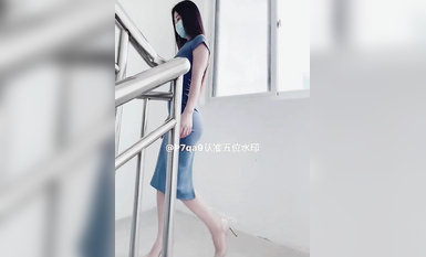 尤物反差婊，推特頂級美腿蜜臀小網紅-LC小狐狸 色女的膽子都是這么大嗎？公共場合如此暴露，大爺們的眼睛都翻直了小視頻集 (40)