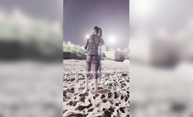 尤物反差婊，推特頂級美腿蜜臀小網紅-LC小狐狸 色女的膽子都是這么大嗎？公共場合如此暴露，大爺們的眼睛都翻直了小視頻集 (6)