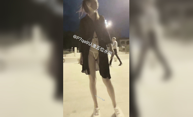 尤物反差婊，推特頂級美腿蜜臀小網紅-LC小狐狸 色女的膽子都是這么大嗎？公共場合如此暴露，大爺們的眼睛都翻直了小視頻集 (37)