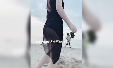 尤物反差婊，推特頂級美腿蜜臀小網紅-LC小狐狸 色女的膽子都是這么大嗎？公共場合如此暴露，大爺們的眼睛都翻直了小視頻集 (75)