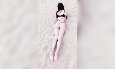 尤物反差婊，推特頂級美腿蜜臀小網紅-LC小狐狸 色女的膽子都是這么大嗎？公共場合如此暴露，大爺們的眼睛都翻直了小視頻集 (16)