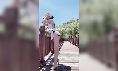 尤物反差婊，推特頂級美腿蜜臀小網紅-LC小狐狸 色女的膽子都是這么大嗎？公共場合如此暴露，大爺們的眼睛都翻直了小視頻集 (46)