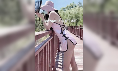 尤物反差婊，推特頂級美腿蜜臀小網紅-LC小狐狸 色女的膽子都是這么大嗎？公共場合如此暴露，大爺們的眼睛都翻直了小視頻集 (46)