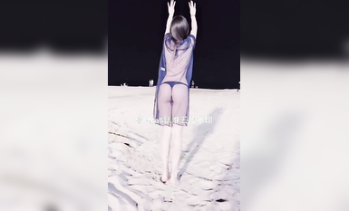 尤物反差婊，推特頂級美腿蜜臀小網紅-LC小狐狸 色女的膽子都是這么大嗎？公共場合如此暴露，大爺們的眼睛都翻直了小視頻集 (11)