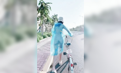 尤物反差婊，推特頂級美腿蜜臀小網紅-LC小狐狸 色女的膽子都是這么大嗎？公共場合如此暴露，大爺們的眼睛都翻直了小視頻集 (68)