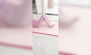 最新購買分享海角社區亂倫大神最愛瑜伽騷嫂子新作 嫂子送我勞力士，我送騷嫂子高潮