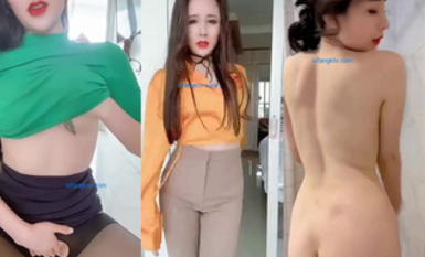 土豪重金定製福利，高氣質網紅臉極品御姐【美寶兒(尤秘書)】私拍，頂級身材一線天，逼臉同框各種道具紫薇挑逗，擼點超高（1）