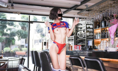 【深夜企劃】極品模特【懂小姐】-世界盃性感足球寶貝火辣露出 酒館釋放天性迷人嬌軀勾引客人