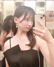 【エロライブチャット】ＳＳＳ級上物自撮り女子が色々エチエチな姿を見せる！密着スーツのスパ◯ダーマンコスや脱衣シーンなどある続きの後半！第二弾完結編だぞ！