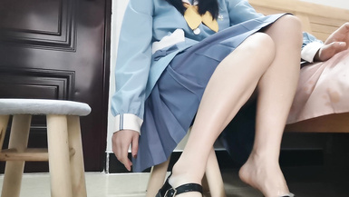 女神嫩妹足交【小琪琪文文】美腿玉足小可愛 足交26部合集(10)