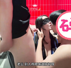 【足控綠帽狂喜】95後綠帽情侶美腿女王「汐夢瑤」全量推特資源 多人運動獻妻單男絲襪足交口爆吞精 (2)