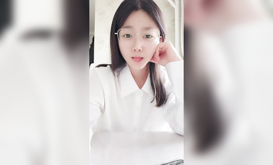 2024年12月新人學生妹【小肉肉】，一股清流，眼鏡反差嫩妹，讓人眼前一亮，初戀風純欲臉大尺度全脫！ (1)