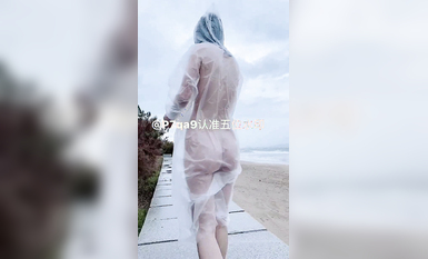 尤物反差婊，推特頂級美腿蜜臀小網紅-LC小狐狸 色女的膽子都是這么大嗎？公共場合如此暴露，大爺們的眼睛都翻直了小視頻集 (61)