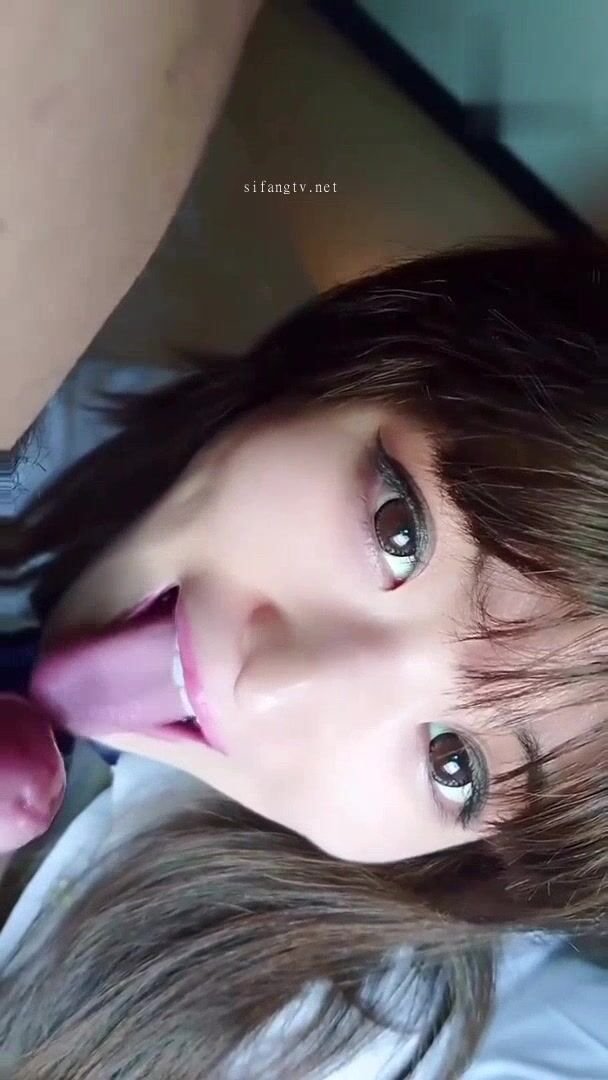 極品嫩妹貧乳嫩妹『笨趴』約炮島國某偶像團體成員 輪操他的小情人玲醬 高清 (2)