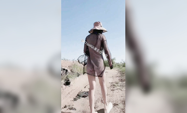 尤物反差婊，推特頂級美腿蜜臀小網紅-LC小狐狸 色女的膽子都是這么大嗎？公共場合如此暴露，大爺們的眼睛都翻直了小視頻集 (79)