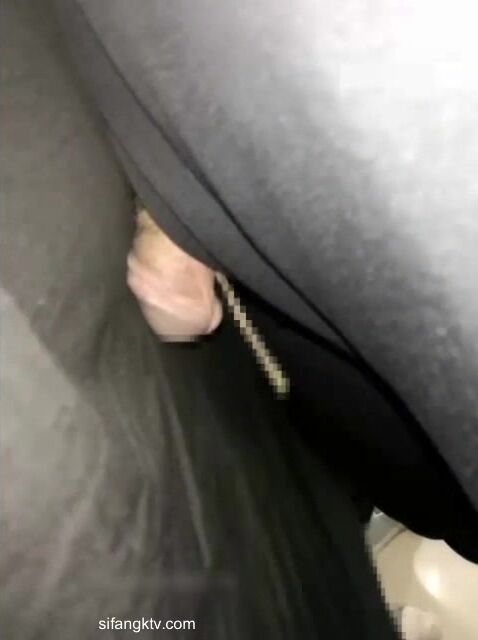 掀裙子頂射托福班黑絲女神