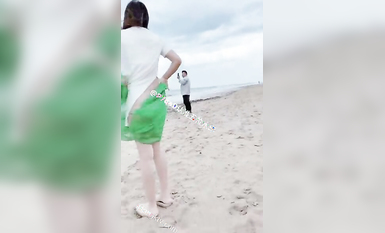 尤物反差婊，推特頂級美腿蜜臀小網紅-LC小狐狸 色女的膽子都是這么大嗎？公共場合如此暴露，大爺們的眼睛都翻直了小視頻集 (105)