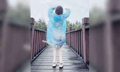 尤物反差婊，推特頂級美腿蜜臀小網紅-LC小狐狸 色女的膽子都是這么大嗎？公共場合如此暴露，大爺們的眼睛都翻直了小視頻集 (2)