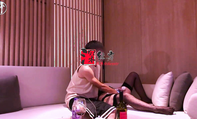 超淫母狗人妻『深綠岸』全新淫亂雙飛-騷妻和綠帽老公調教3P黑絲閨蜜  (1)