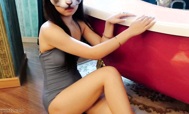 奧特曼原創『私房女神』新晉大神新作第1彈-套路兩素人模特拍泳裝 加錢加尺度全裸 高清1號妹子