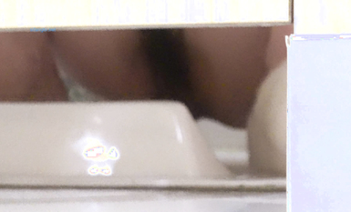 作死廁拍大神 商場美食層蹲守公共女衛連續偸拍多位小姐姐方便 (13)