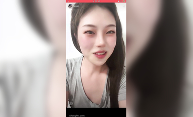 最新《瘋狂抖音》外篇之《抖音擦邊》眾女神直播中各種閃現走光刷邊 露毛露屁 凸點誘惑 (32)