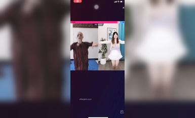 最新《瘋狂抖音》外篇之《抖音擦邊》眾女神直播中各種閃現走光刷邊 露毛露屁 凸點誘惑 (155)