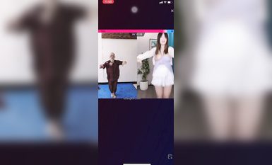 最新《瘋狂抖音》外篇之《抖音擦邊》眾女神直播中各種閃現走光刷邊 露毛露屁 凸點誘惑 (155)