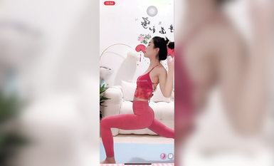 最新《瘋狂抖音》外篇之《抖音擦邊》眾女神直播中各種閃現走光刷邊 露毛露屁 凸點誘惑 (136)