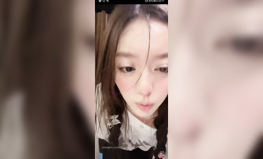 最新《瘋狂抖音》外篇之《抖音擦邊》眾女神直播中各種閃現走光刷邊 露毛露屁 凸點誘惑 (133)