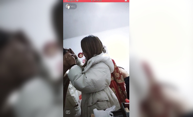 最新《瘋狂抖音》外篇之《抖音擦邊》眾女神直播中各種閃現走光刷邊 露毛露屁 凸點誘惑 (80)