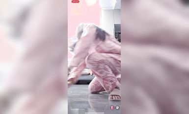 最新《瘋狂抖音》外篇之《抖音擦邊》眾女神直播中各種閃現走光刷邊 露毛露屁 凸點誘惑 (59)