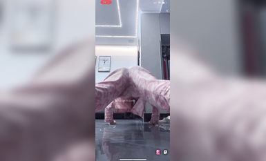 最新《瘋狂抖音》外篇之《抖音擦邊》眾女神直播中各種閃現走光刷邊 露毛露屁 凸點誘惑 (59)