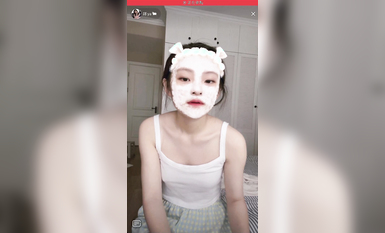 最新《瘋狂抖音》外篇之《抖音擦邊》眾女神直播中各種閃現走光刷邊 露毛露屁 凸點誘惑 (77)