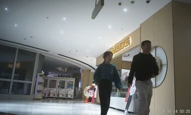 作死廁拍大神 商場美食層蹲守公共女衛連續偸拍多位小姐姐方便 (5)