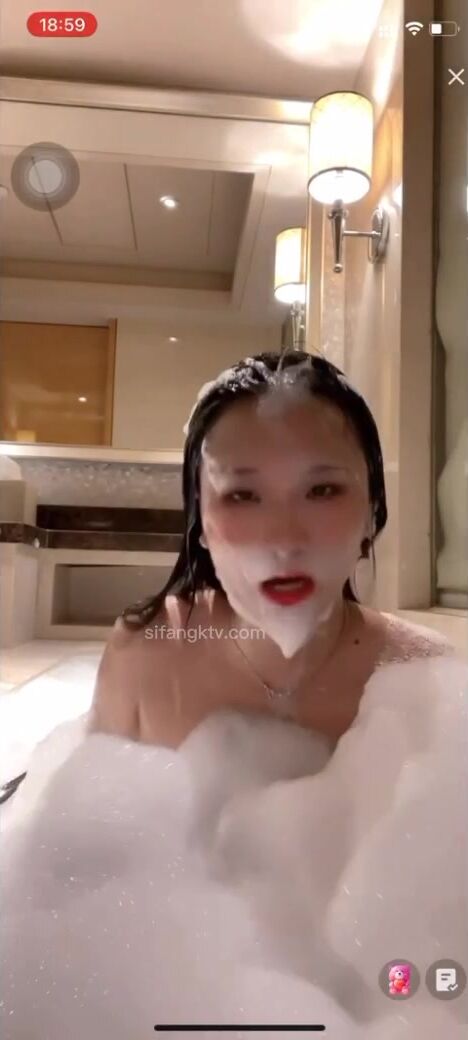 最新《瘋狂抖音》外篇之《抖音擦邊》眾女神直播中各種閃現走光刷邊 露毛露屁 凸點誘惑 (112)