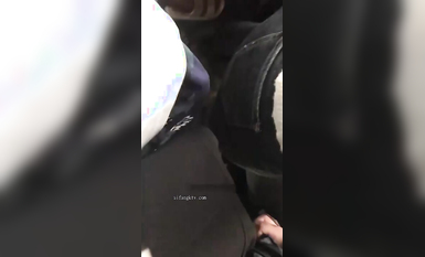 色膽包天頂臀系列-頂蜜桃臀牛仔褲美女