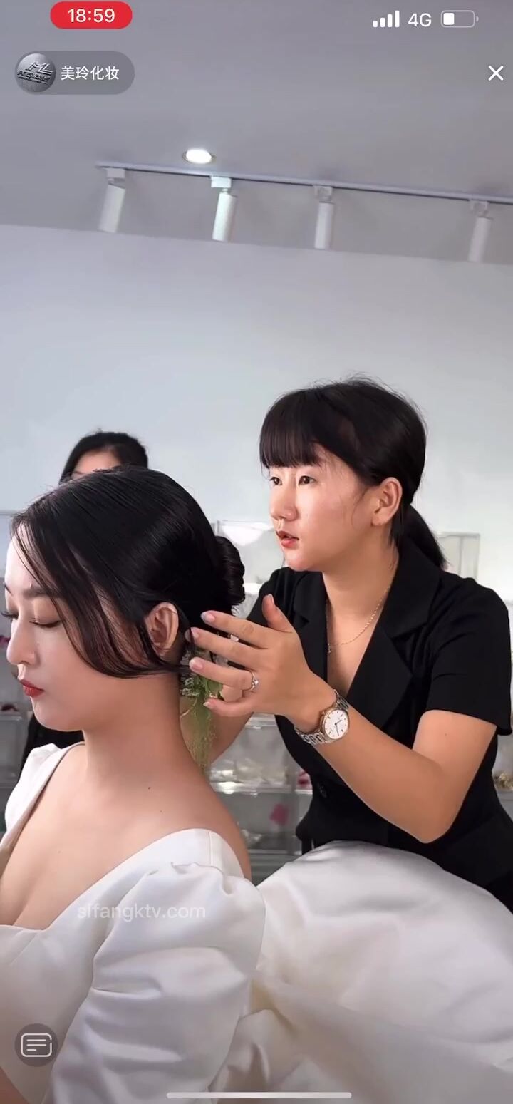 最新《瘋狂抖音》外篇之《抖音擦邊》眾女神直播中各種閃現走光刷邊 露毛露屁 凸點誘惑 (131)