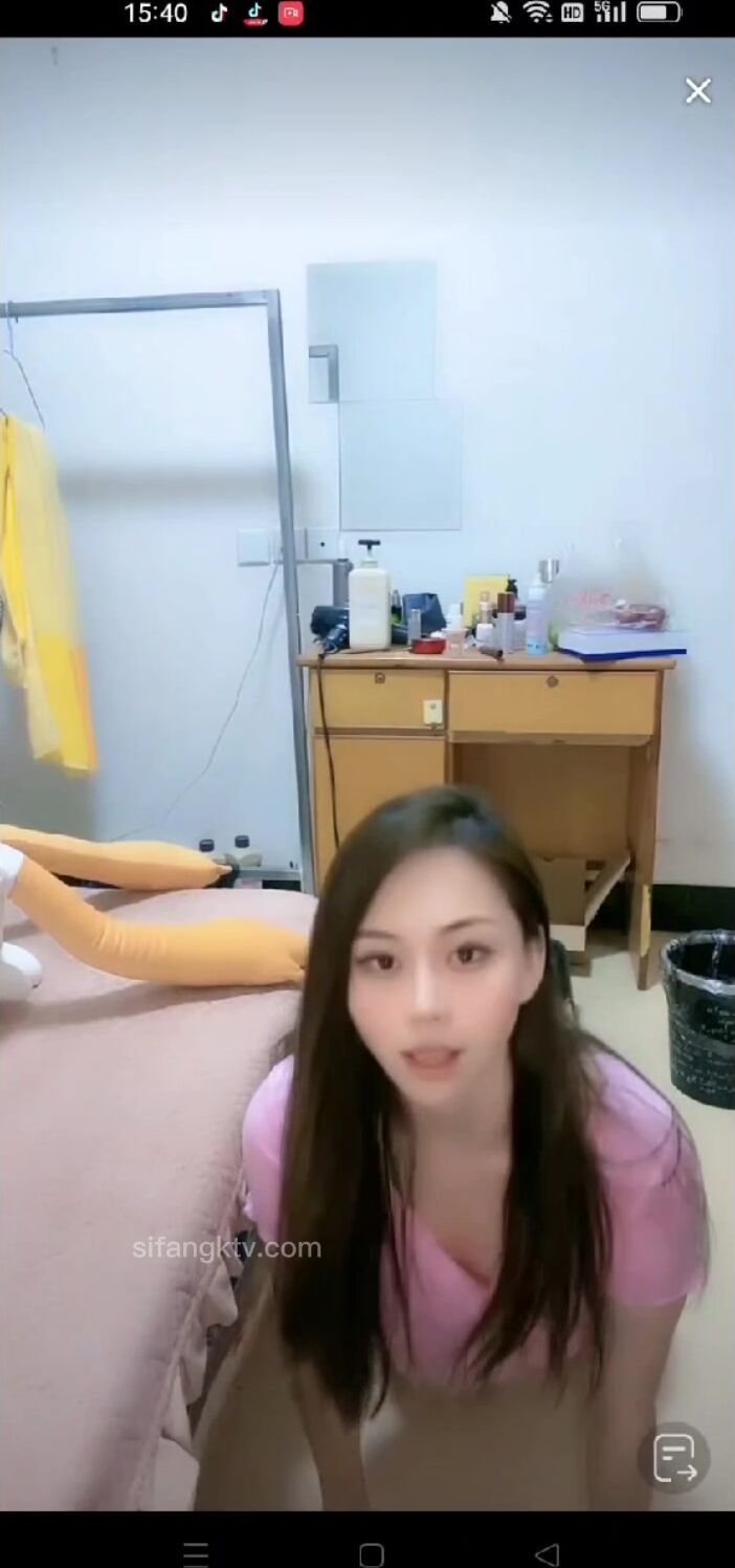 最新《瘋狂抖音》外篇之《抖音擦邊》眾女神直播中各種閃現走光刷邊露毛露屁凸點誘惑(50)