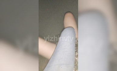 推特女神『大婊姐』深情解說每一個淫亂不堪的故事_當著老公面被他朋友無套插入的三人大戰 (15)