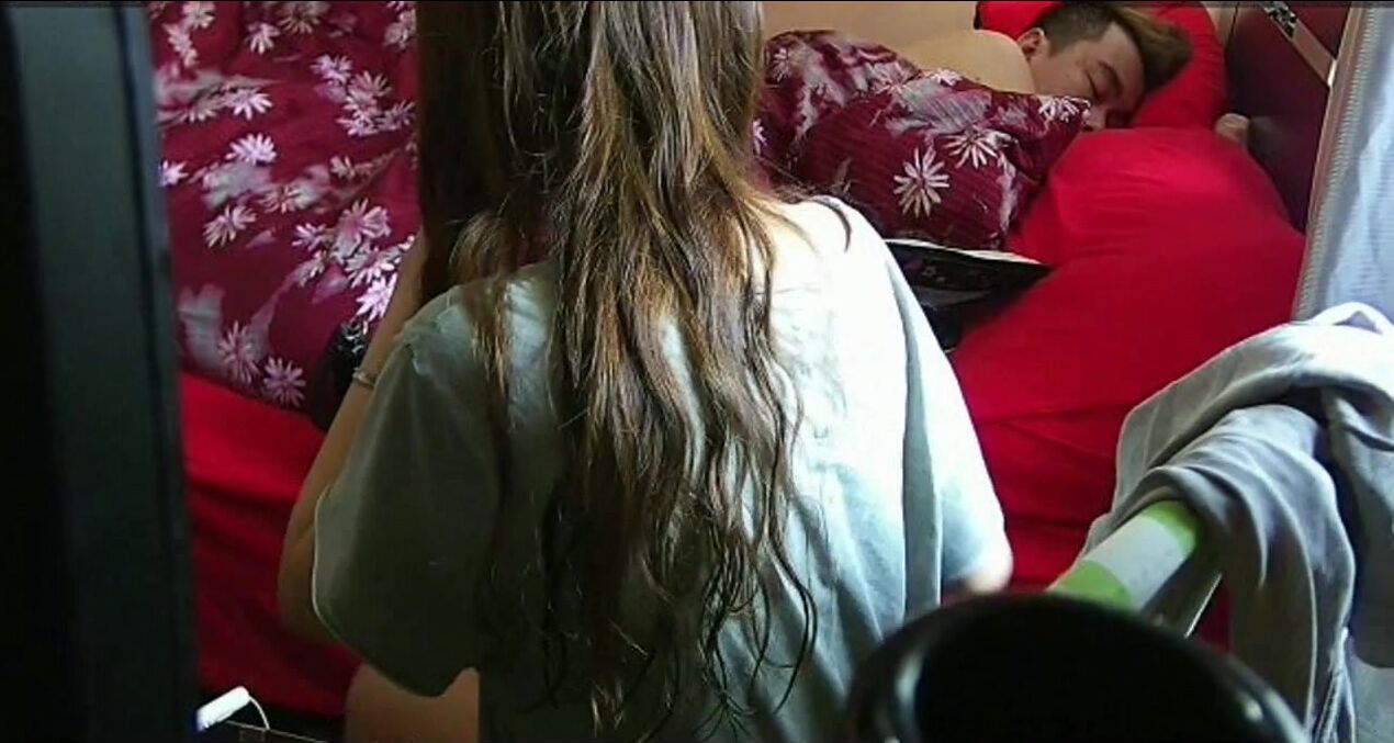 強烈推薦！旅館老闆【偷拍史上最美的滿級大美女】沒有之一！長得像湯唯 史上最美的清純美女與男友日常打炮 (19)