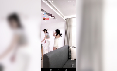 最新《瘋狂抖音》外篇之《抖音擦邊》眾女神直播中各種閃現走光刷邊 露毛露屁 凸點誘惑 (29)