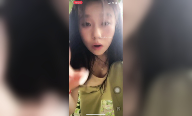 最新《瘋狂抖音》外篇之《抖音擦邊》眾女神直播中各種閃現走光刷邊 露毛露屁 凸點誘惑 (37)