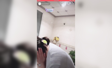 最新《瘋狂抖音》外篇之《抖音擦邊》眾女神直播中各種閃現走光刷邊 露毛露屁 凸點誘惑 (15)