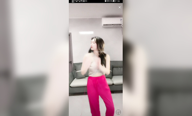 最新《瘋狂抖音》外篇之《抖音擦邊》眾女神直播中各種閃現走光刷邊 露毛露屁 凸點誘惑 (26)